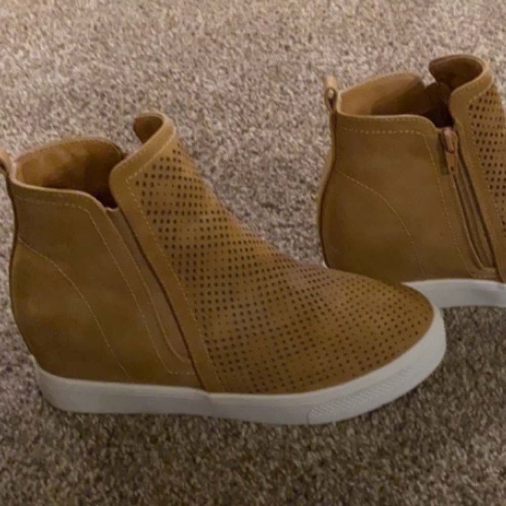 Wedged Boots Brown, size 7.5